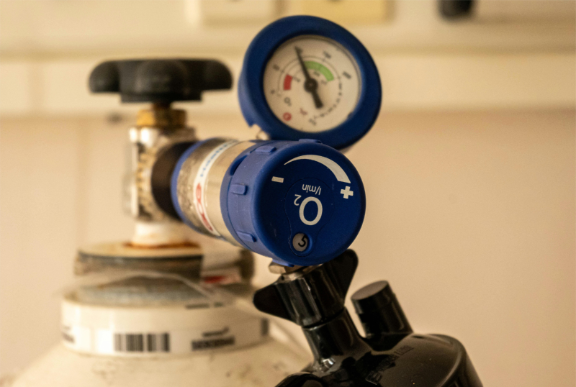 Close-up of a home fuel gauge showing low oil level, emphasizing the need for residential diesel delivery and timely emergency residential diesel delivery in Lancaster, PA.